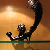 Swiss Re - African objet d'art